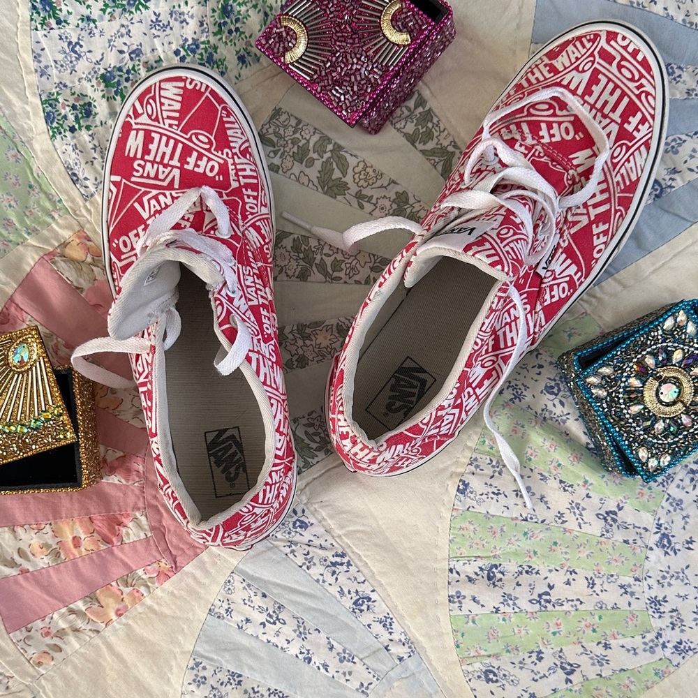 Vans Bold Red and White Logo Sneakers sz 6 Youth, 8 women, 38 EU